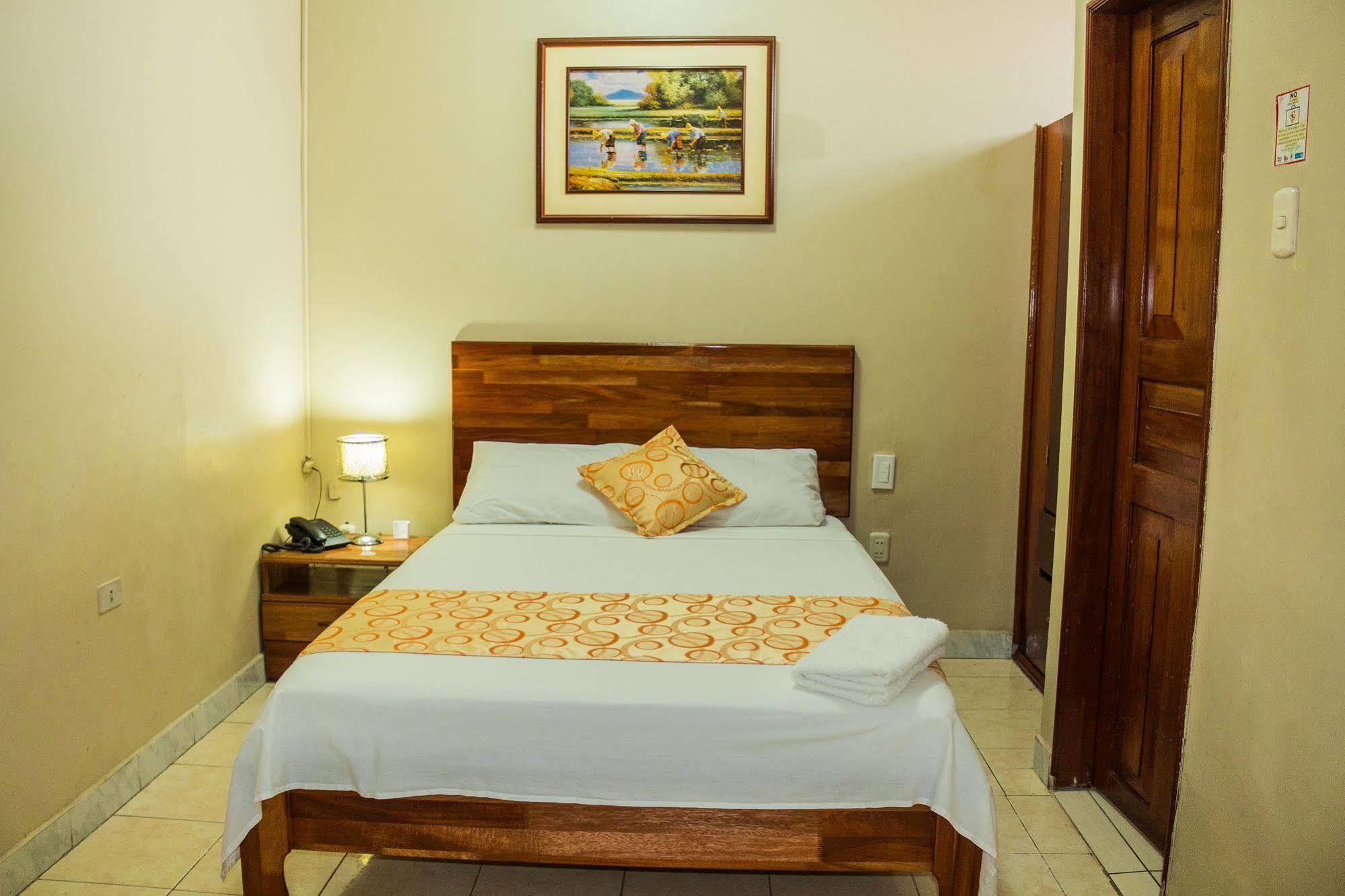 Hotel Golden Star Iquitos Exterior foto